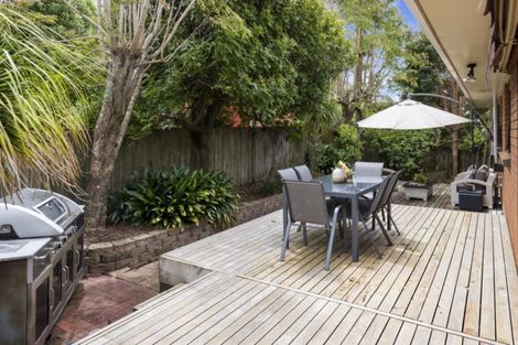 Photo of property in 2/98 Gosford Drive, Botany Downs, Auckland, 2010