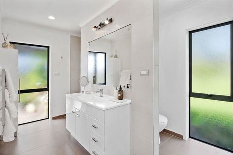 Photo of property in 8 Millbrook Drive, Waiuku, 2683