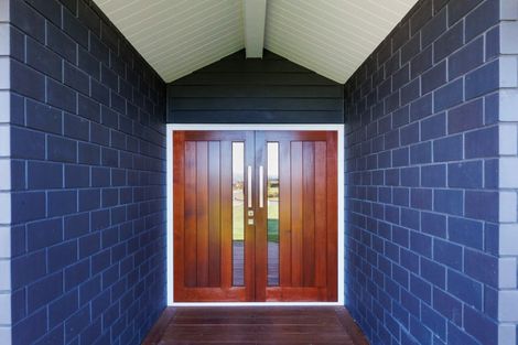 Photo of property in 21 Loveston Lane, Kelvin Grove, Palmerston North, 4470