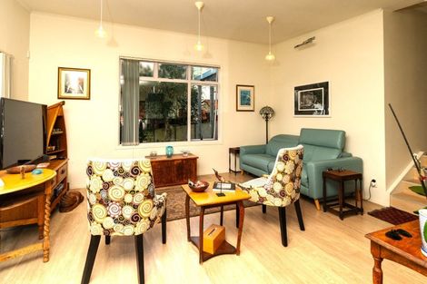 Photo of property in 57 Knights Road, Rothesay Bay, Auckland, 0630