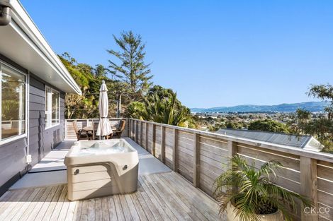 Photo of property in 212 Whites Line East, Waiwhetu, Lower Hutt, 5010