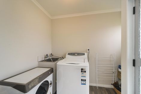 Photo of property in 38 Suzanne Grove, Kelvin Grove, Palmerston North, 4414