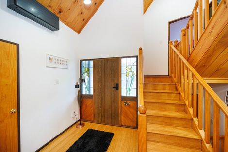 Photo of property in 11 Hillgrove Place, Fitzherbert, Palmerston North, 4410