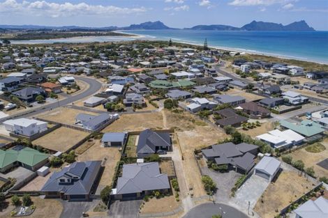 Photo of property in 15 Kihi Place, Ruakaka, 0116