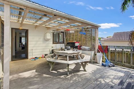 Photo of property in 9 Panzic Place, Glen Eden, Auckland, 0602
