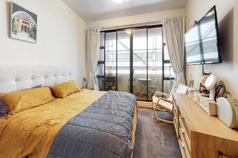 Photo of property in Endeavour Apartments, 10/125 Thorndon Quay, Pipitea, Wellington, 6011
