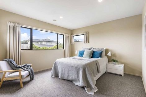 Photo of property in 16 Greenstone Place, Aotea, Porirua, 5024