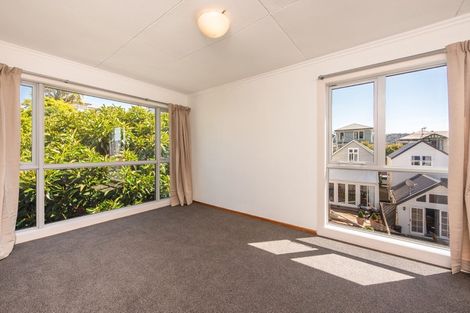 Photo of property in Victoria Court, 11/4 Queen Street, Mount Victoria, Wellington, 6011