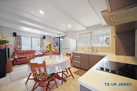 Photo of property in 30 Casuarina Road, Half Moon Bay, Auckland, 2012