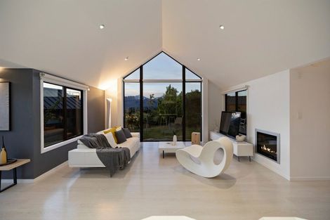 Photo of property in 37 Hackett Road, Jacks Point, Queenstown, 9371