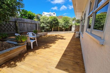 Photo of property in 87 Northland Road, Northland, Wellington, 6012