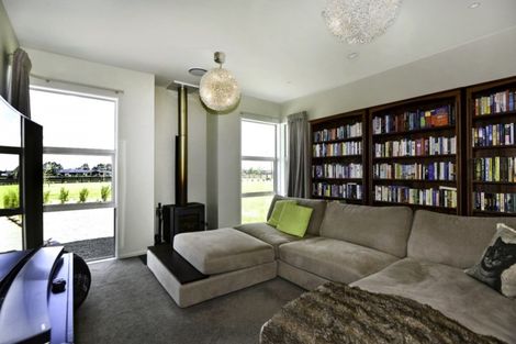 Photo of property in 26 Whitcombe Place, Darfield, 7571