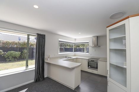 Photo of property in 2 Rue De La Mare, Parklands, Christchurch, 8083