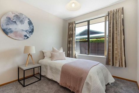 Photo of property in 8 Lowry Avenue, Redwood, Christchurch, 8051