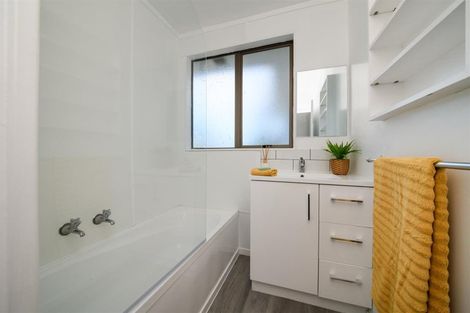 Photo of property in 24 Fergusson Street, Marton, 4710