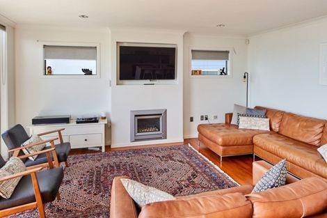 Photo of property in 25 Sunset Parade, Plimmerton, Porirua, 5026