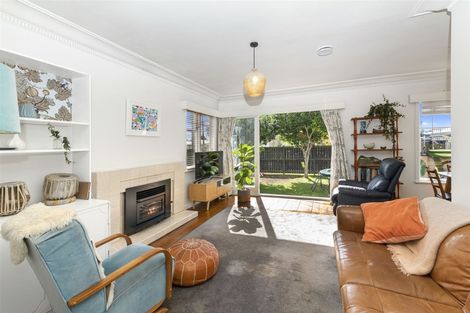 Photo of property in 1/2 Yeovil Road, Te Atatu Peninsula, Auckland, 0610