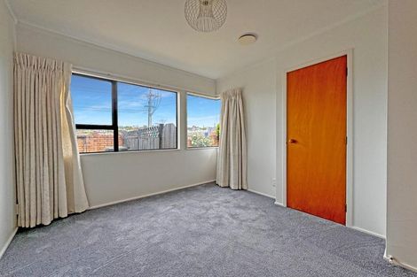 Photo of property in 1/12 Shakespeare Road, Milford, Auckland, 0620