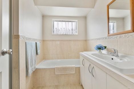 Photo of property in 20 Brynbela Court, Papakura, 2110