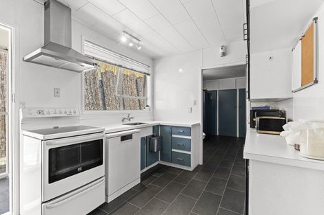 Photo of property in 2/12 Ambury Place, Merrilands, New Plymouth, 4312