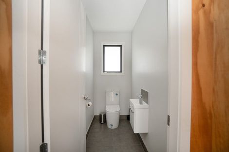 Photo of property in 76 Johnstone Drive, Fitzherbert, Palmerston North, 4410