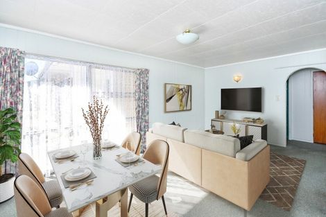 Photo of property in 2/16 Gibbons Road, Weymouth, Auckland, 2103