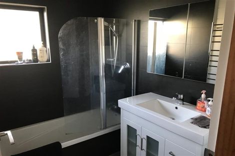 Photo of property in 2/20 Greenhill Crescent, Pakuranga, Auckland, 2010