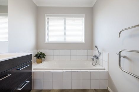 Photo of property in 45 Plescher Crescent, Leamington, Cambridge, 3432