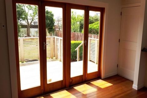 Photo of property in 22 Bulteel Street, New Plymouth, 4310