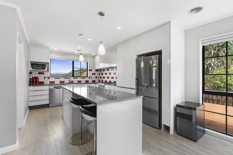 Photo of property in 16 Ordley Grove, Tawa, Wellington, 5028