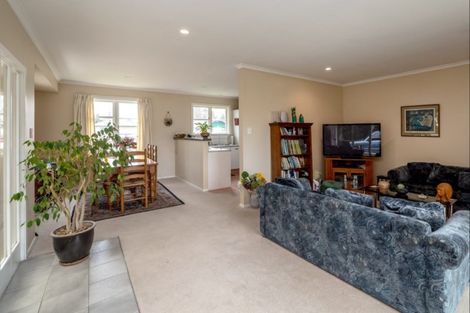 Photo of property in 110 Brandon Street, Featherston, 5710