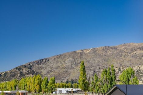 Photo of property in 25 Rubus Street, Wanaka, 9382