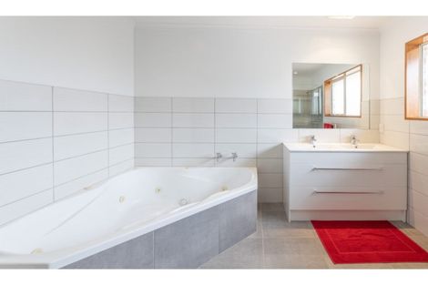 Photo of property in 61 Chesterfield Mews, Russley, Christchurch, 8042