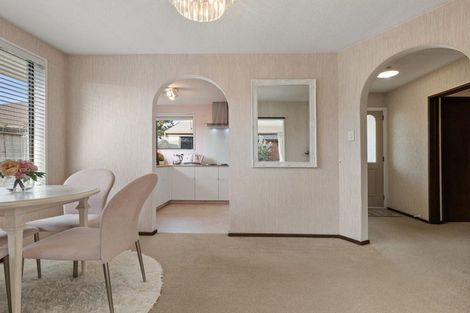 Photo of property in 2/116 Reynolds Avenue, Bishopdale, Christchurch, 8053