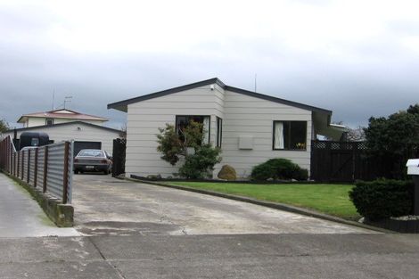 Photo of property in 11 Hilton Grove, Kelvin Grove, Palmerston North, 4414