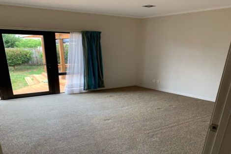 Photo of property in 24 Glenshee Place, Highland Park, Auckland, 2010