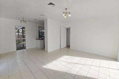 Photo of property in 6 Teviot Place, Totara Vale, Auckland, 0629