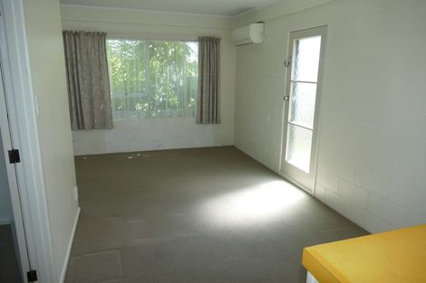 Photo of property in 5 Miltonia Avenue, Te Atatu South, Auckland, 0610