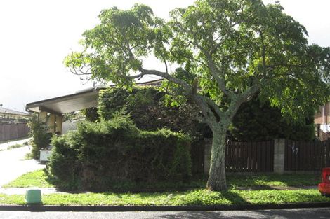Photo of property in 1/12 Ballater Place, Highland Park, Auckland, 2010