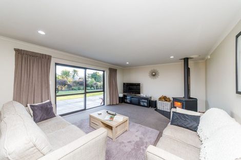 Photo of property in 17 Cemetery Road, Sanson, Palmerston North, 4479