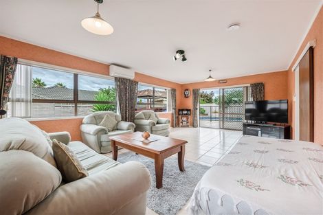 Photo of property in 13 Pukeko Place, Papatoetoe, Auckland, 2025