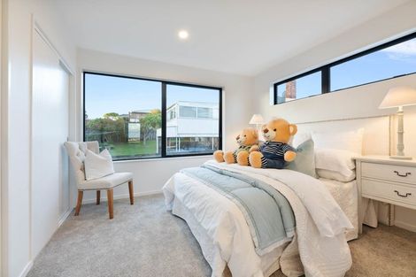 Photo of property in 2/11 Jaemont Avenue, Te Atatu South, Auckland, 0610