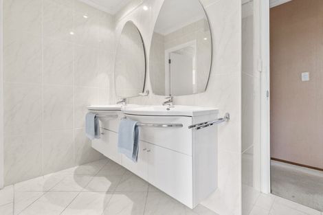 Photo of property in 163 Chelsea View Drive, Chatswood, Auckland, 0626