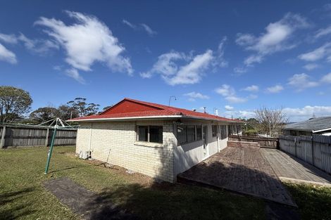 Photo of property in 2/47 Zita Maria Drive, Massey, Auckland, 0614