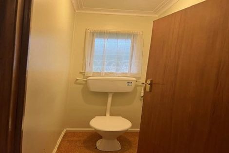 Photo of property in 83 Pupuke Road, Northcote, Auckland, 0627