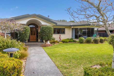 Photo of property in 22 Kinross Drive, Merrilands, New Plymouth, 4312