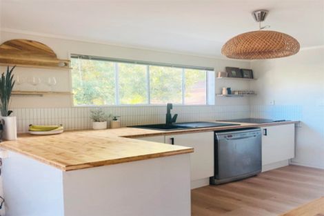 Photo of property in 8 Limmer Place, Browns Bay, Auckland, 0632