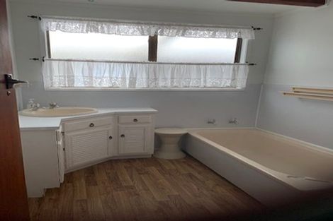 Photo of property in 20 Sullivan Avenue, Mangere Bridge, Auckland, 2022