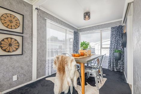 Photo of property in 124 Benmore Avenue, Cloverlea, Palmerston North, 4412