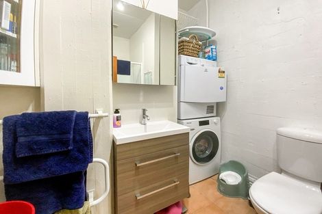 Photo of property in Endeavour Apartments, 10/125 Thorndon Quay, Pipitea, Wellington, 6011